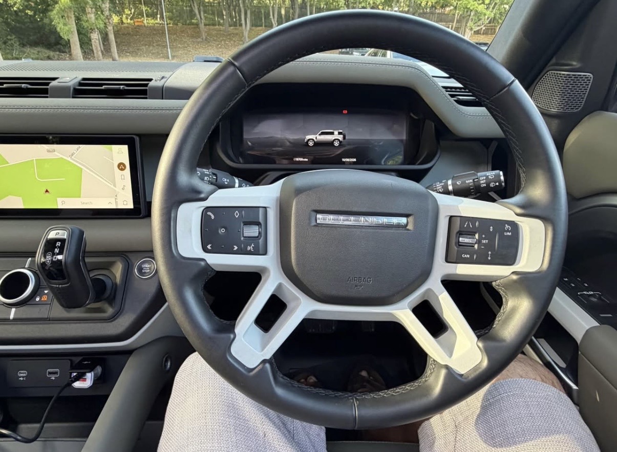 Land Rover Defender - Image 8