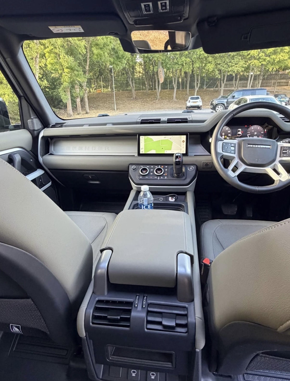Land Rover Defender - Image 11