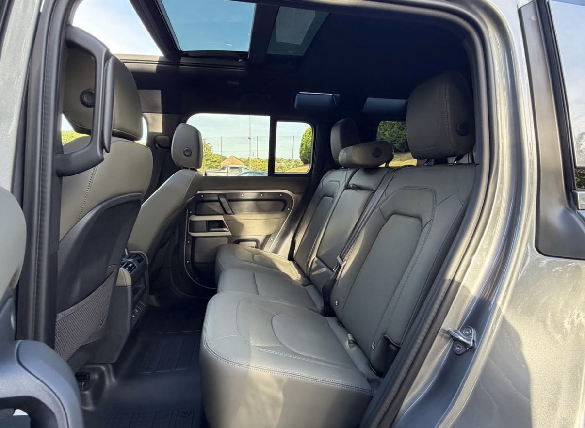 Land Rover Defender - Image 13