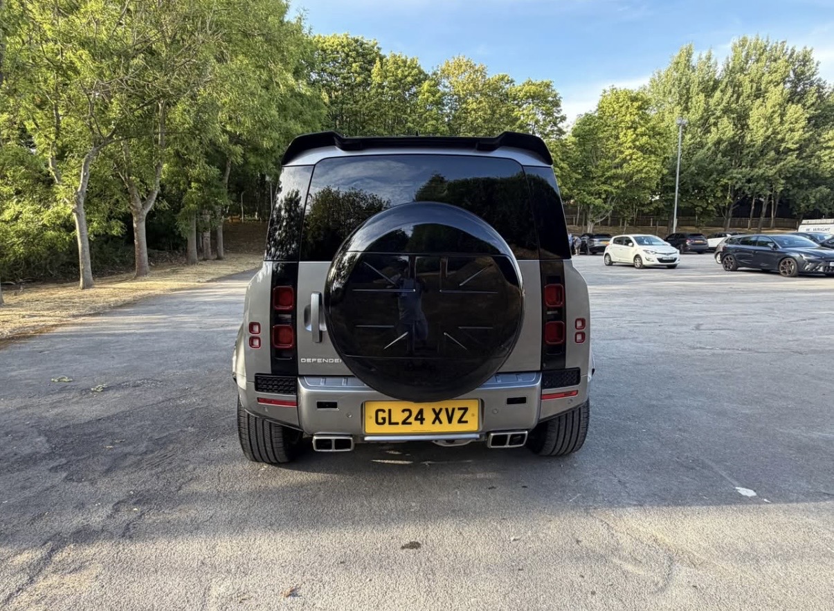 Land Rover Defender - Image 14
