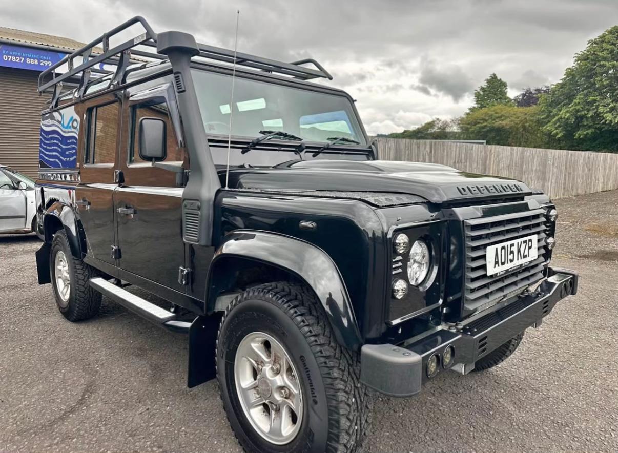 Land Rover Defender - Image 2