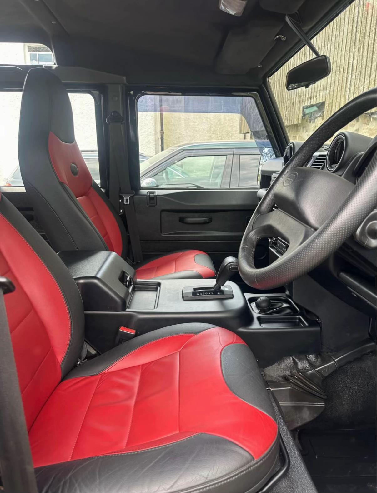 Land Rover Defender - Image 7